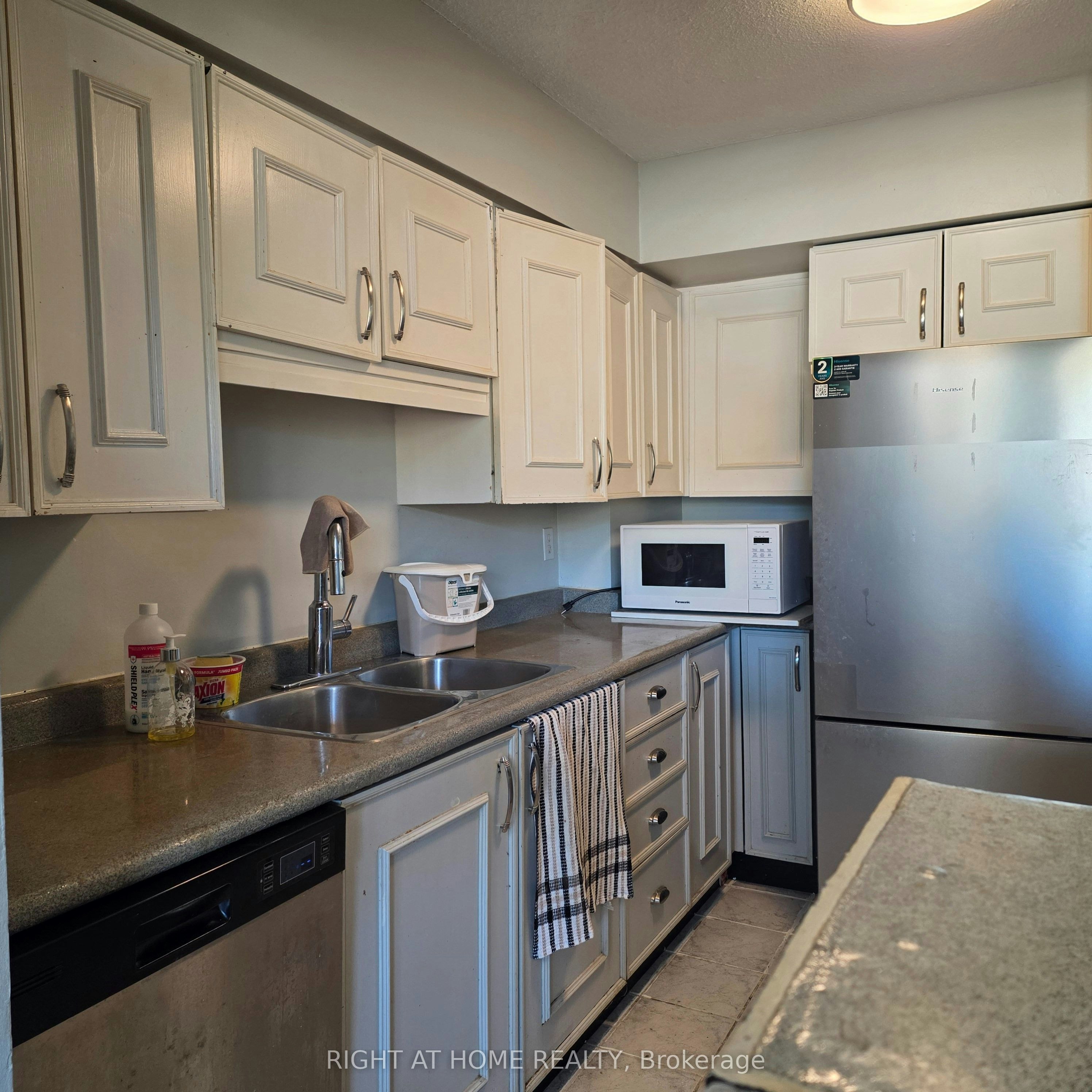 410-454 Centre Street, Oshawa, ON, L1H 4C2 - 3
