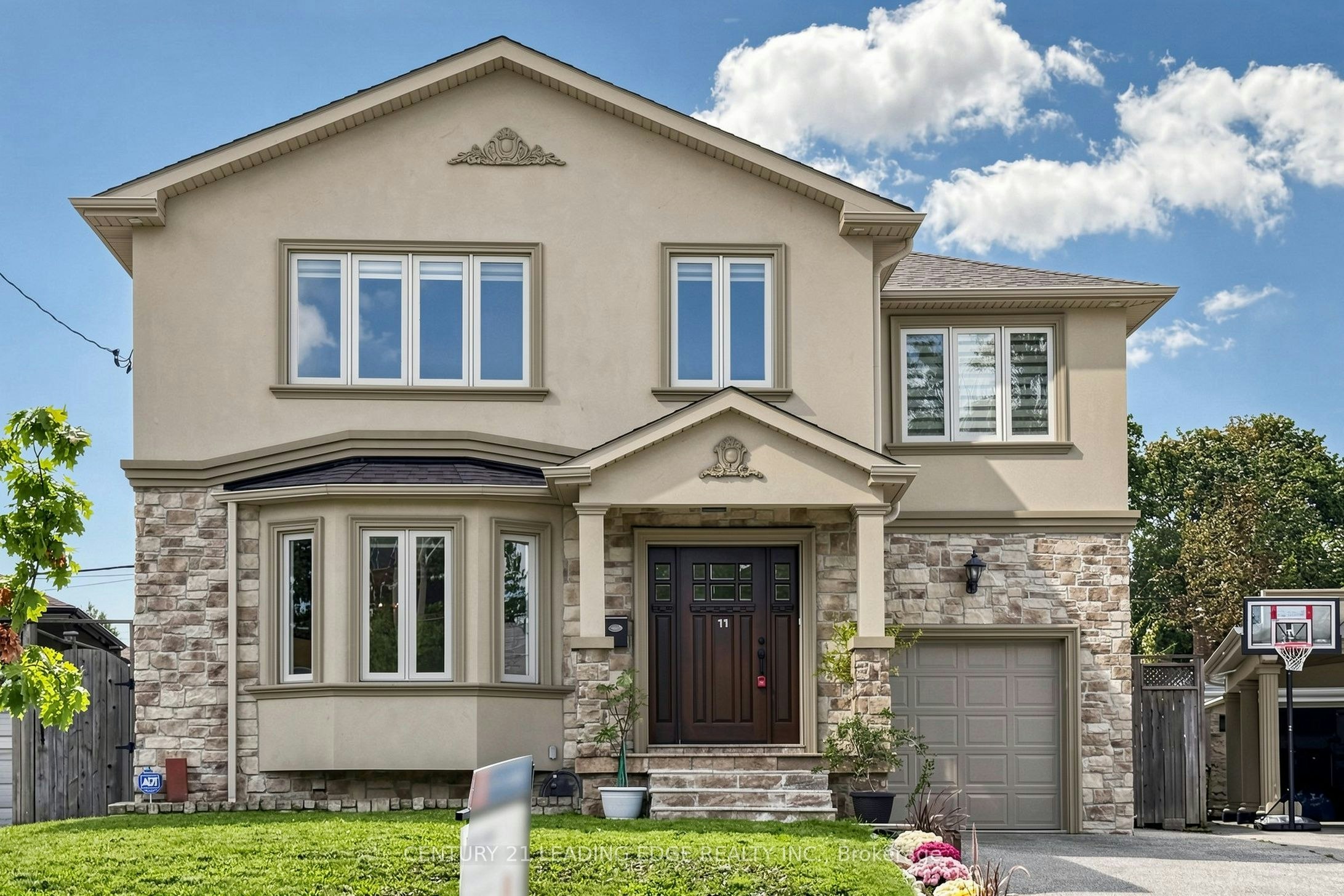 11 Bellvare Crescent, Toronto, ON, M1R 2M8 - 2