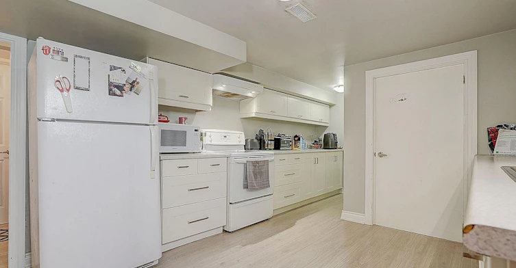 BSMT-284 Dover Street, Oshawa, ON, L1G 6G6 - 12