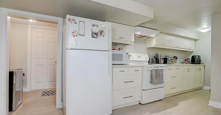 BSMT-284 Dover Street, Oshawa, ON, L1G 6G6 - 19