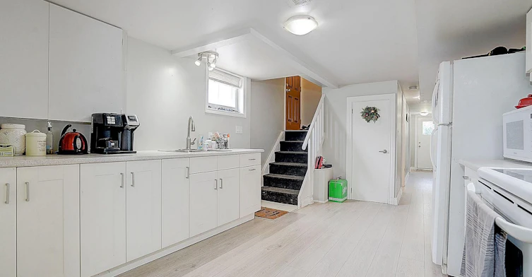 BSMT-284 Dover Street, Oshawa, ON, L1G 6G6 - 3