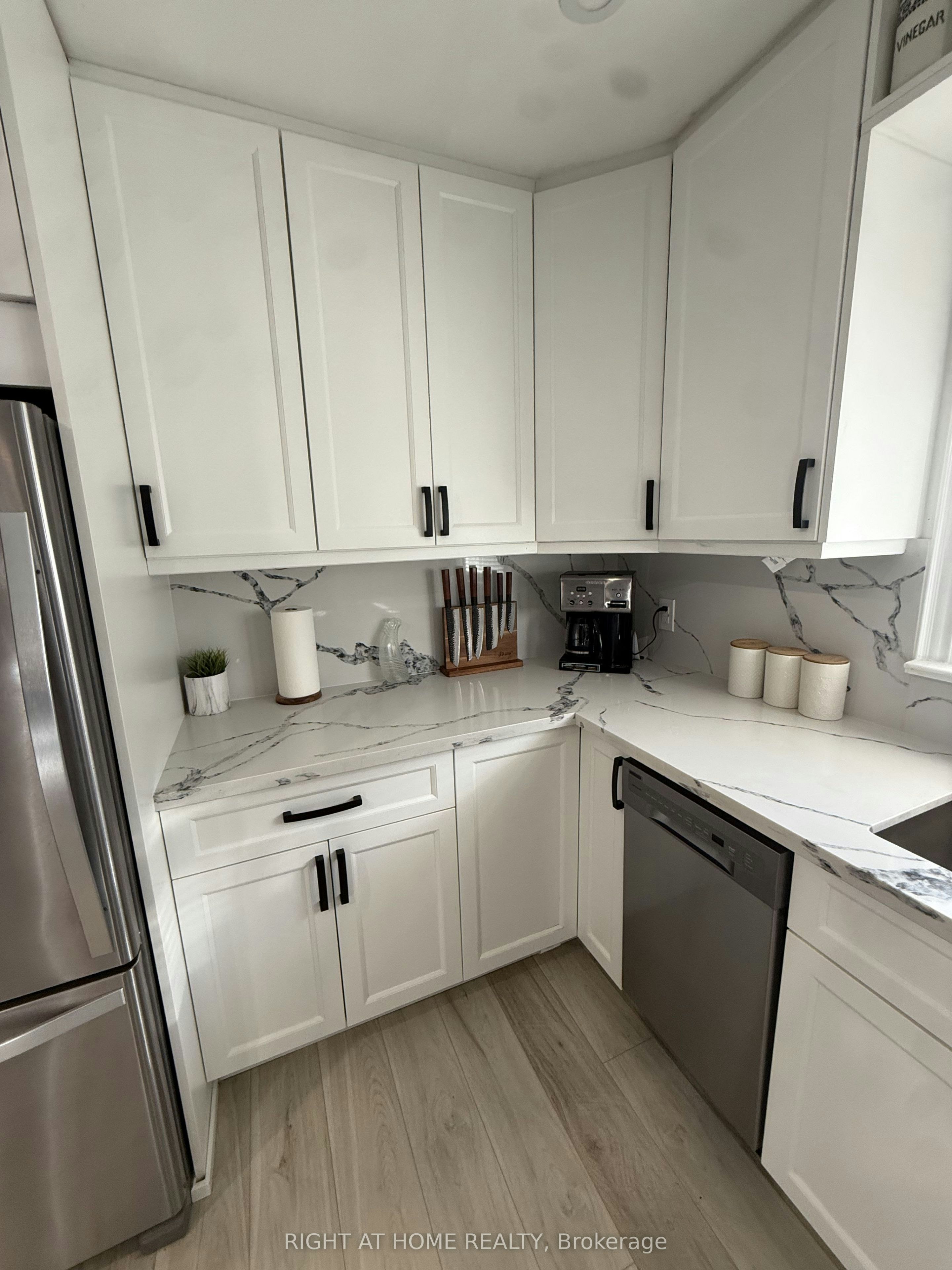 UpperFloor-385 Mary Street N, Oshawa, ON, L1G 5C9 - 15