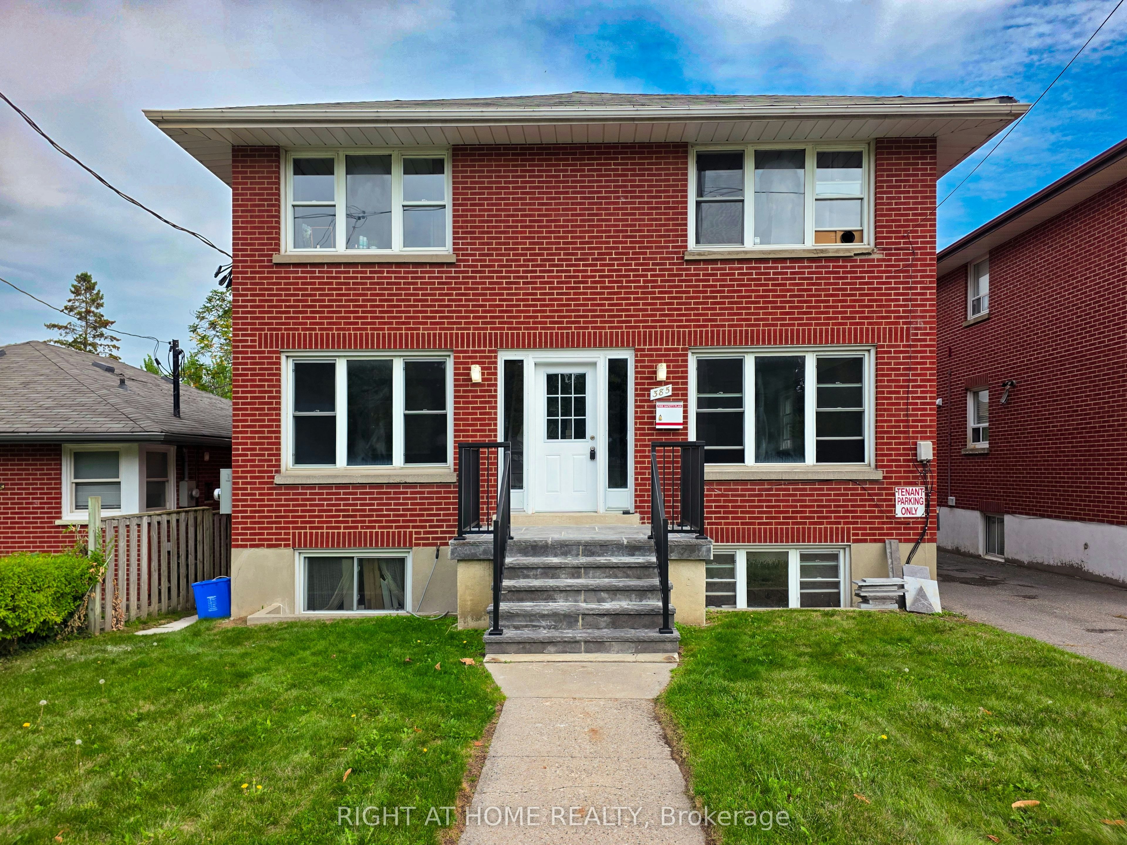 UpperFloor-385 Mary Street N, Oshawa, ON, L1G 5C9