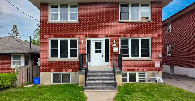 UpperFloor-385 Mary Street N, Oshawa, ON, L1G 5C9