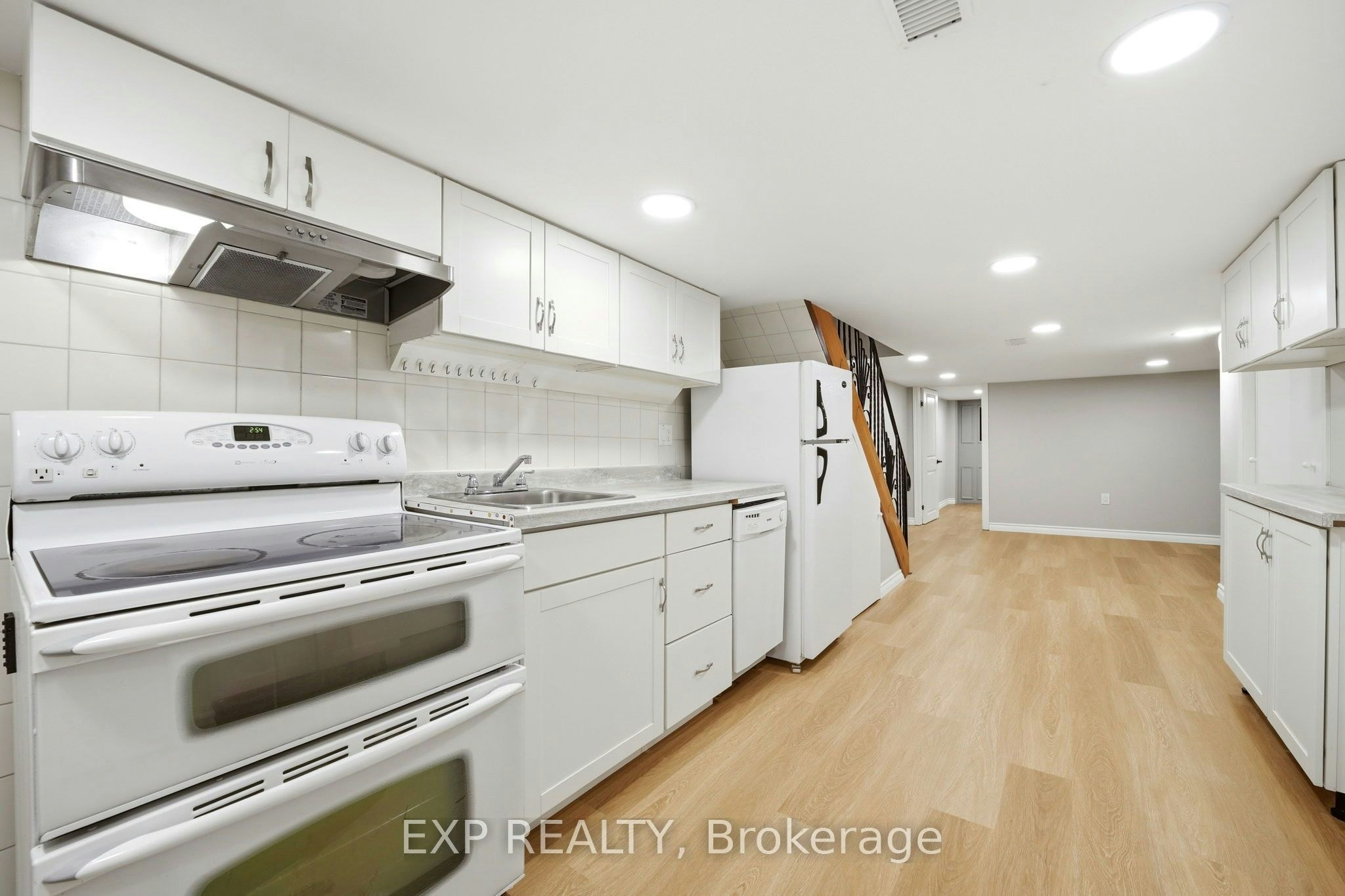 B-44 Donlands Avenue, Toronto, ON, M4J 3N6 - 4