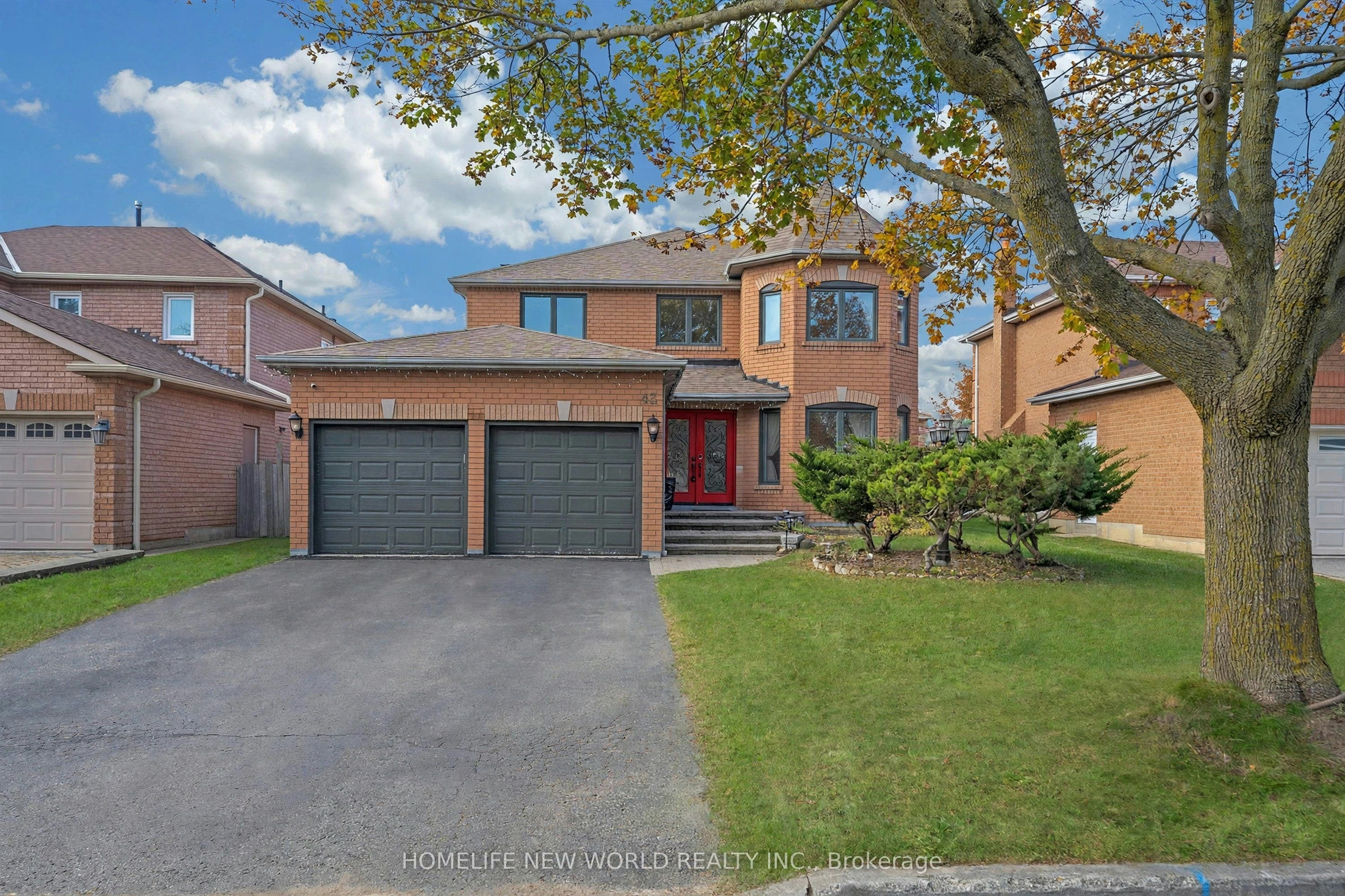 43 Dewbourne Place, Whitby, ON, L1R 2E4