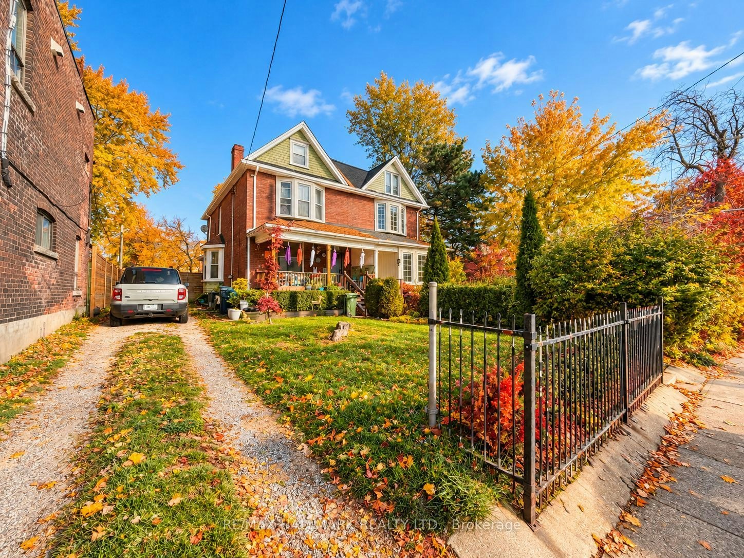 1436 Queen Street E, Toronto, ON, M4L 1E1