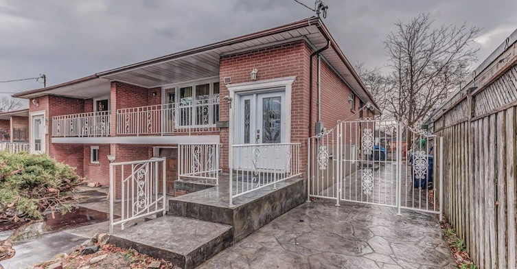 1 Horton Boulevard S, Toronto, ON, M1J 1K7 - 2