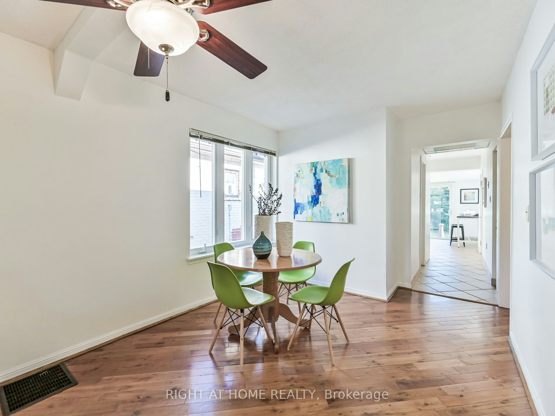 Upper-677 Mortimer Avenue, Toronto, ON, M4C 2K1 - 10