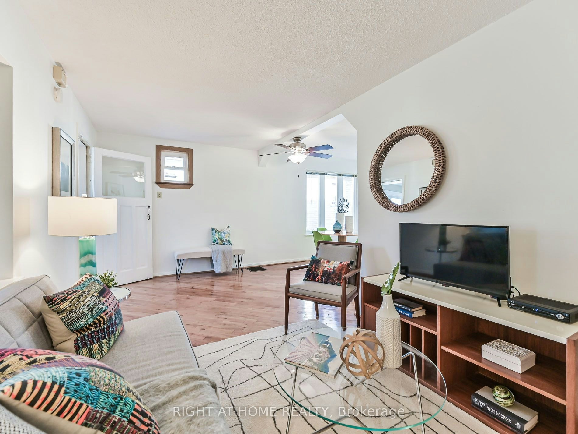Upper-677 Mortimer Avenue, Toronto, ON, M4C 2K1 - 8