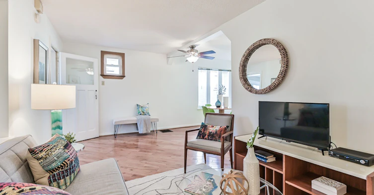 Upper-677 Mortimer Avenue, Toronto, ON, M4C 2K1 - 8