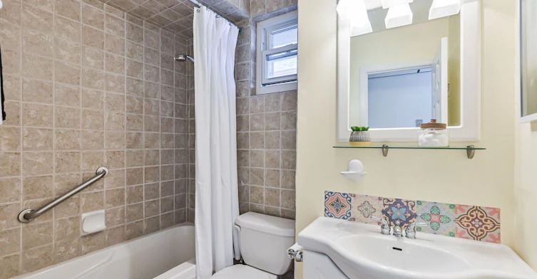 Upper-677 Mortimer Avenue, Toronto, ON, M4C 2K1 - 21