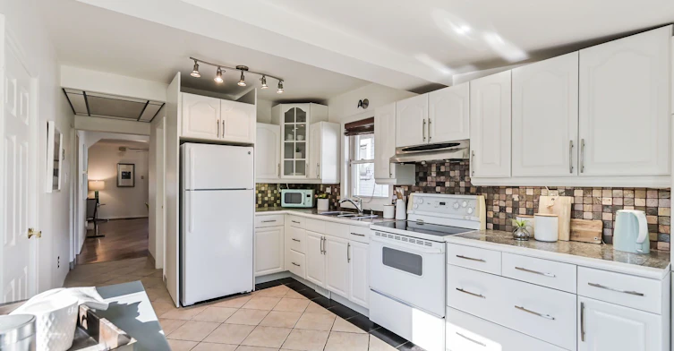 Upper-677 Mortimer Avenue, Toronto, ON, M4C 2K1 - 15