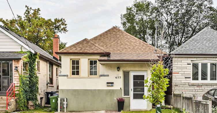 Upper-677 Mortimer Avenue, Toronto, ON, M4C 2K1