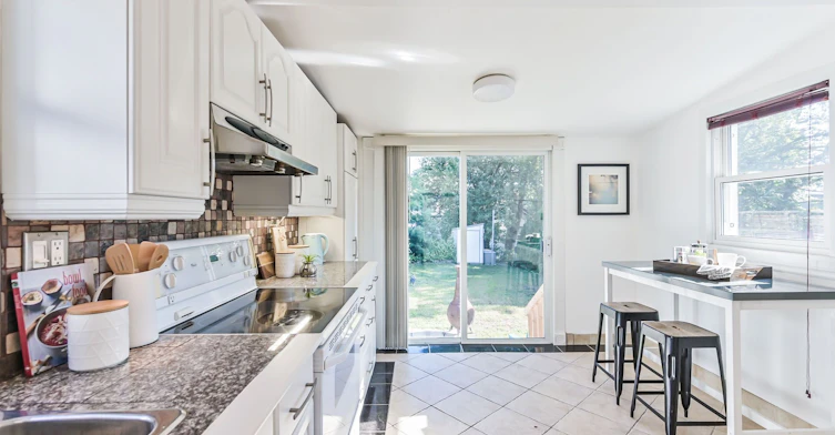 Upper-677 Mortimer Avenue, Toronto, ON, M4C 2K1 - 16