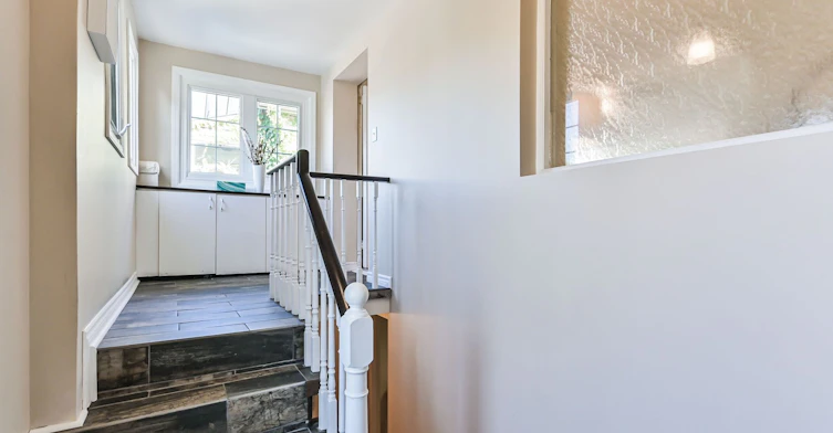 Upper-677 Mortimer Avenue, Toronto, ON, M4C 2K1 - 4