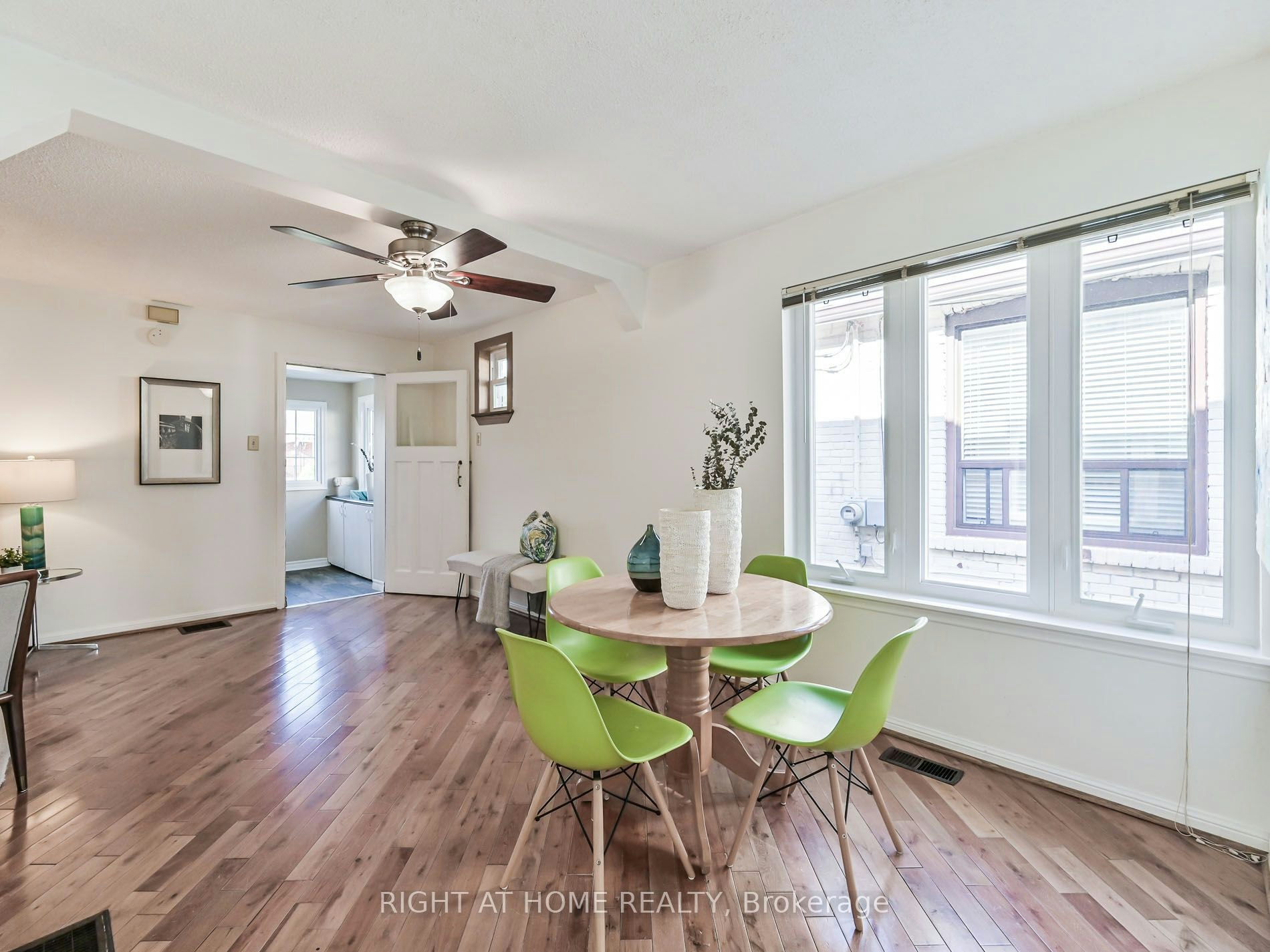 Upper-677 Mortimer Avenue, Toronto, ON, M4C 2K1 - 11