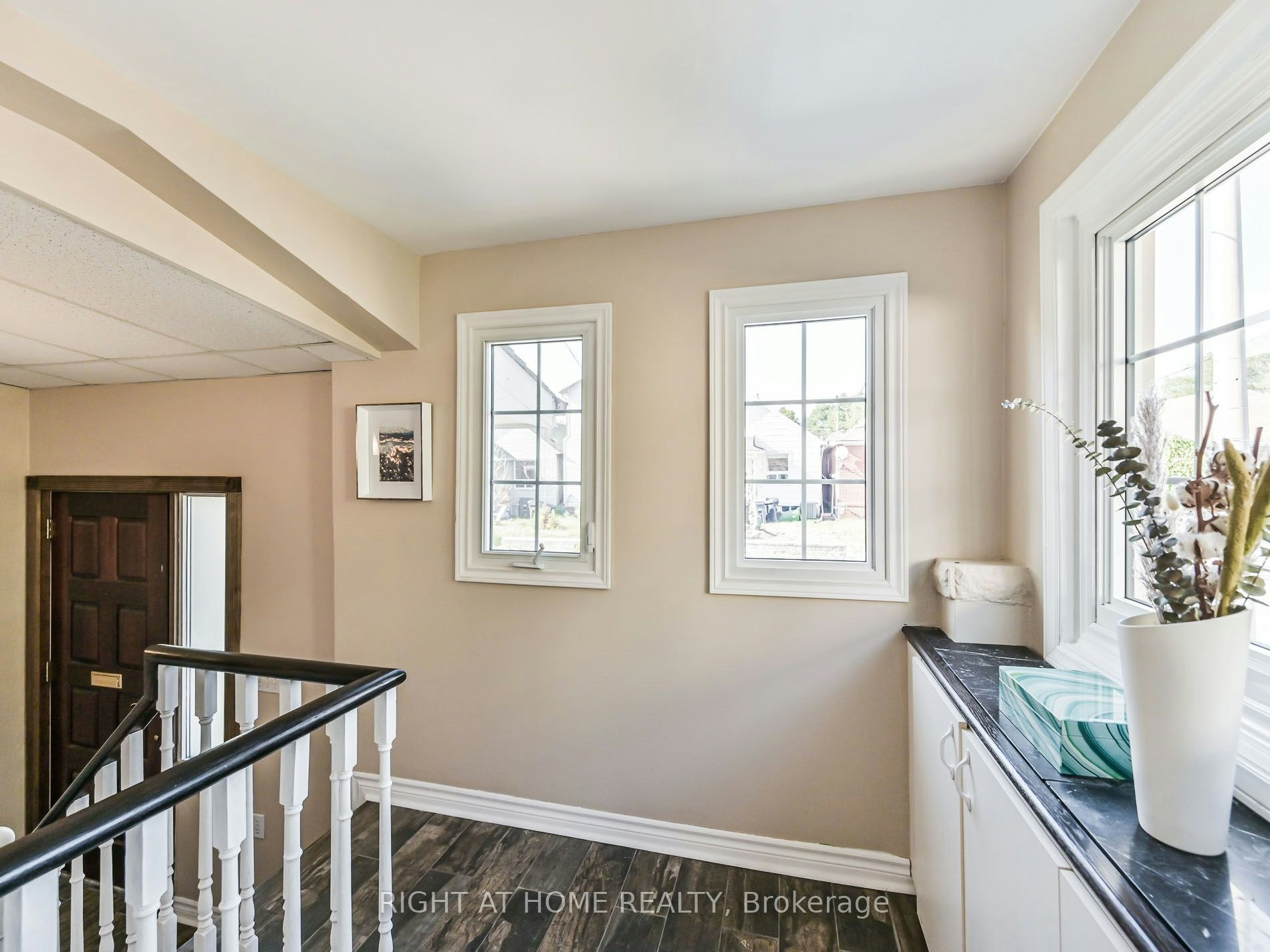 Upper-677 Mortimer Avenue, Toronto, ON, M4C 2K1 - 5