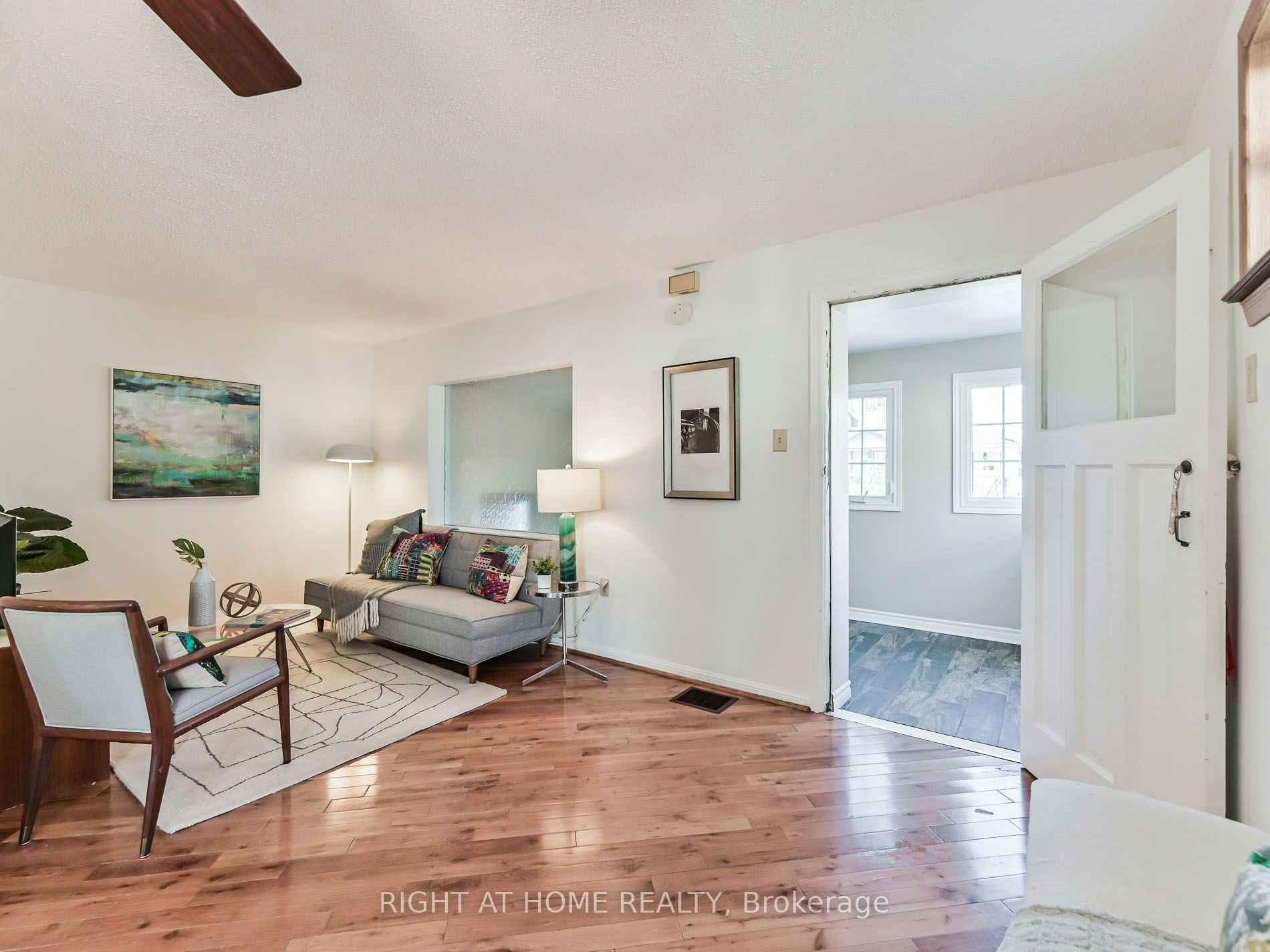 Upper-677 Mortimer Avenue, Toronto, ON, M4C 2K1 - 6