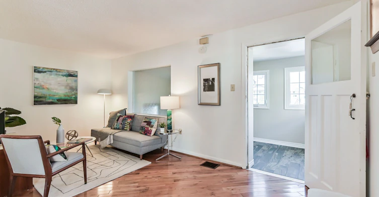 Upper-677 Mortimer Avenue, Toronto, ON, M4C 2K1 - 6