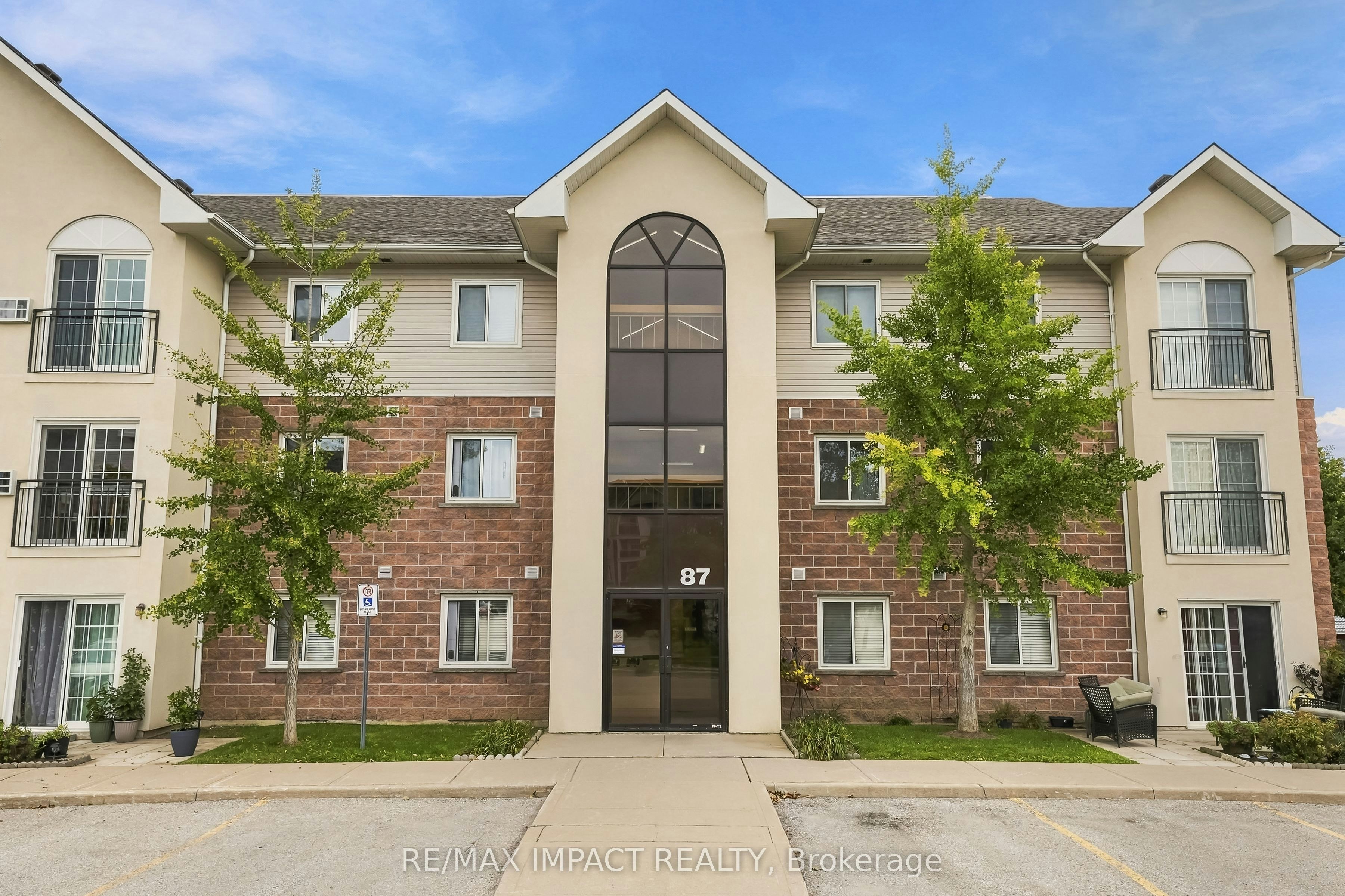 110-87 Aspen Springs Drive, Clarington, ON, L1C 5J8