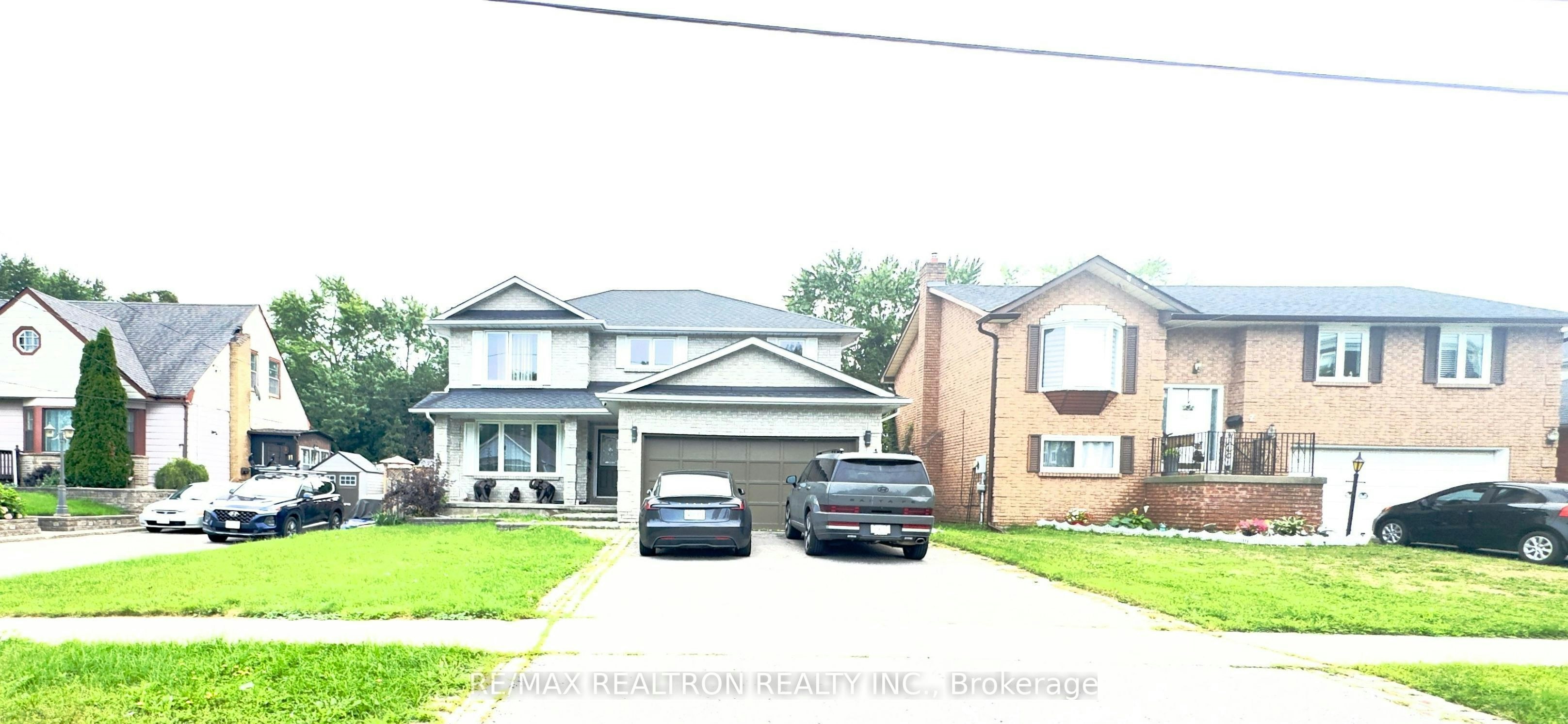 9 Eastwood Avenue N, Oshawa, ON, L1G 3Y5
