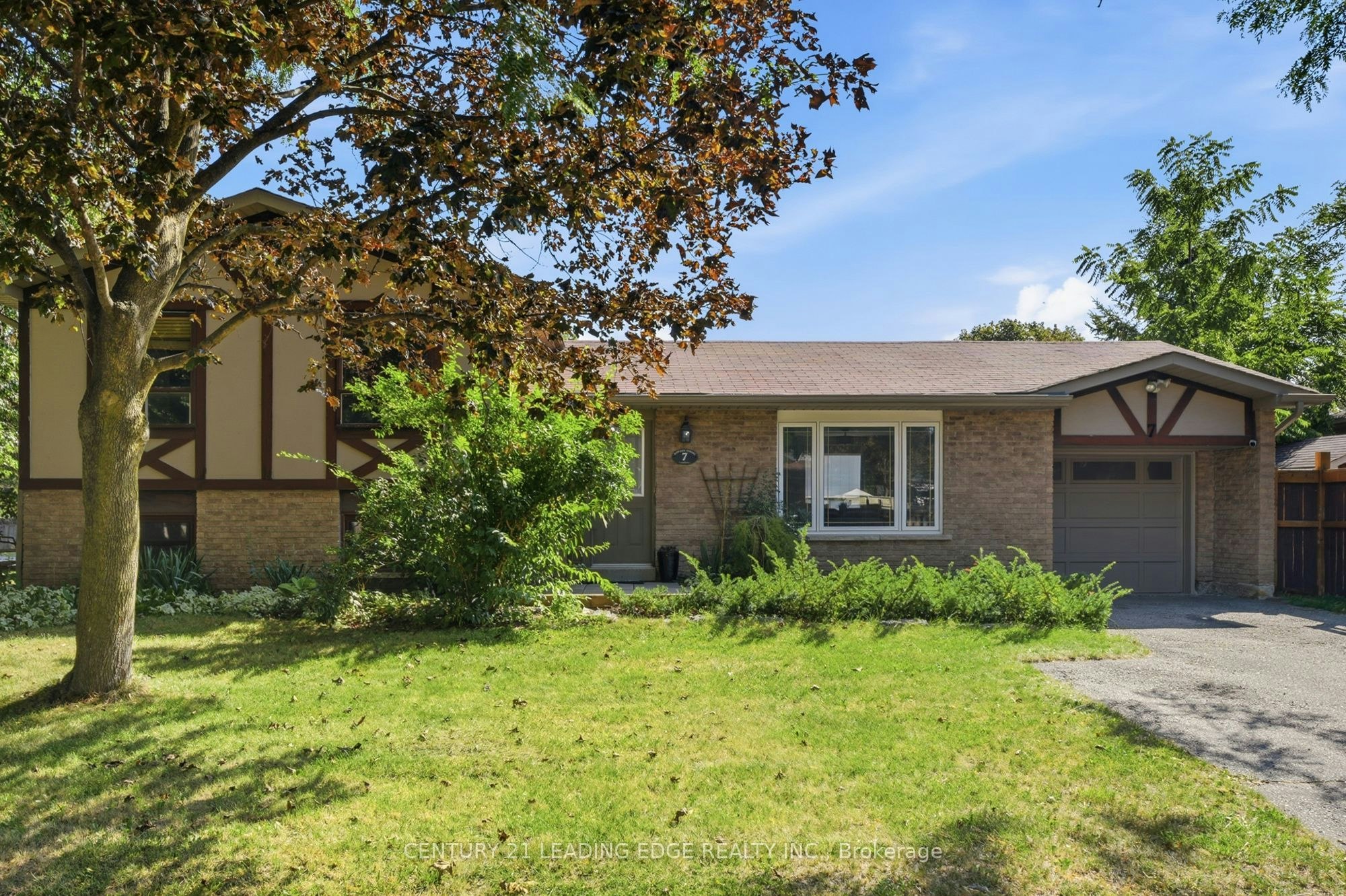7 Dawson Street, Whitby, ON, L1N 6B3