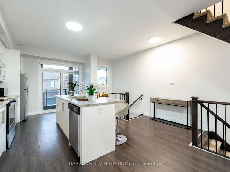 5 Donald Fleming Way, Whitby, ON, L1R 0N8 - 9