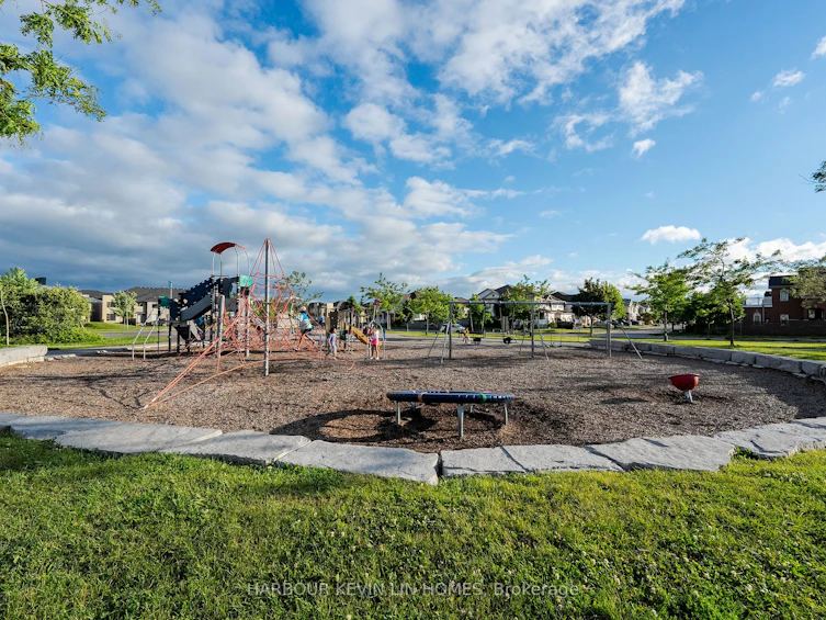 5 Donald Fleming Way, Whitby, ON, L1R 0N8 - 40