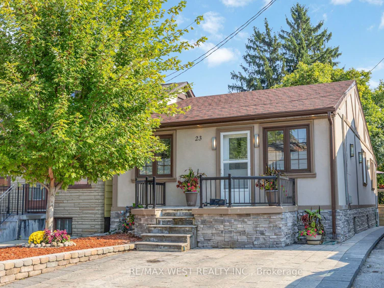 23 Mack Avenue, Toronto, ON, M1L 1M2
