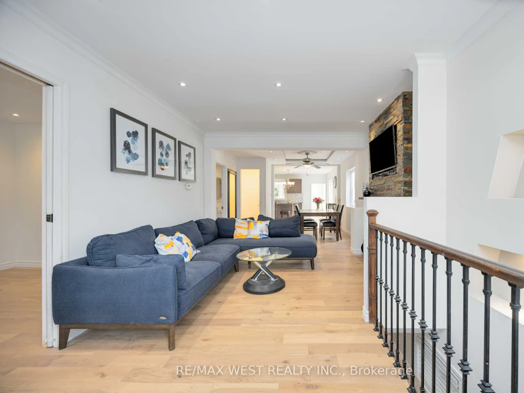 23 Mack Avenue, Toronto, ON, M1L 1M2 - 4