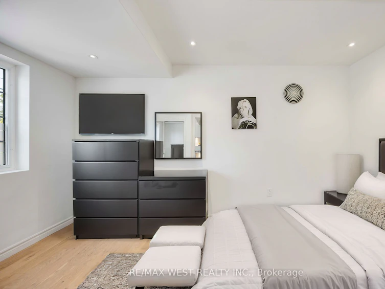 23 Mack Avenue, Toronto, ON, M1L 1M2 - 5