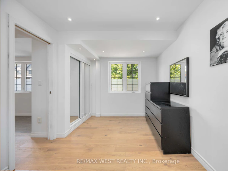 23 Mack Avenue, Toronto, ON, M1L 1M2 - 6