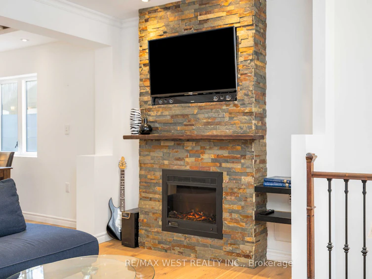 23 Mack Avenue, Toronto, ON, M1L 1M2 - 7