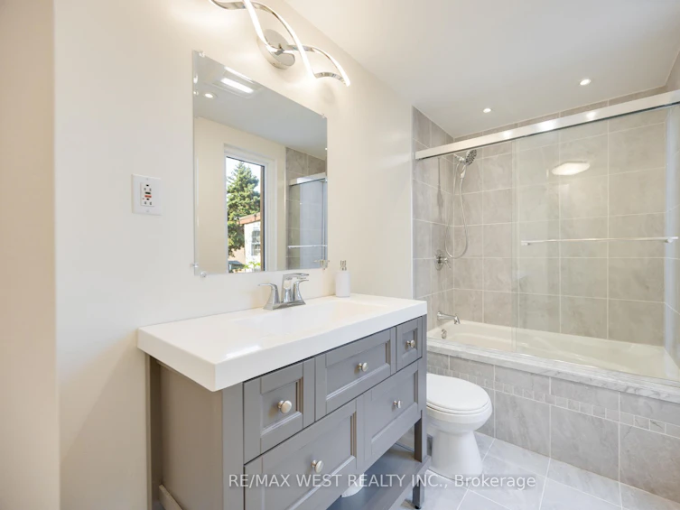 23 Mack Avenue, Toronto, ON, M1L 1M2 - 10