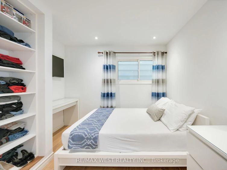 23 Mack Avenue, Toronto, ON, M1L 1M2 - 12