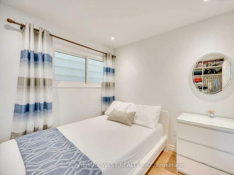 23 Mack Avenue, Toronto, ON, M1L 1M2 - 13