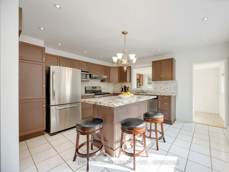 23 Mack Avenue, Toronto, ON, M1L 1M2 - 14