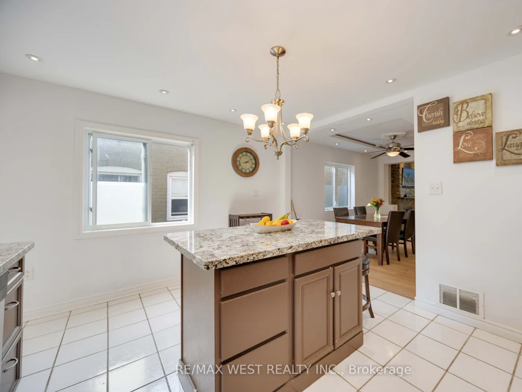 23 Mack Avenue, Toronto, ON, M1L 1M2 - 16