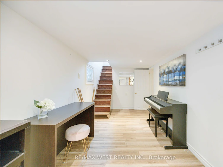23 Mack Avenue, Toronto, ON, M1L 1M2 - 20