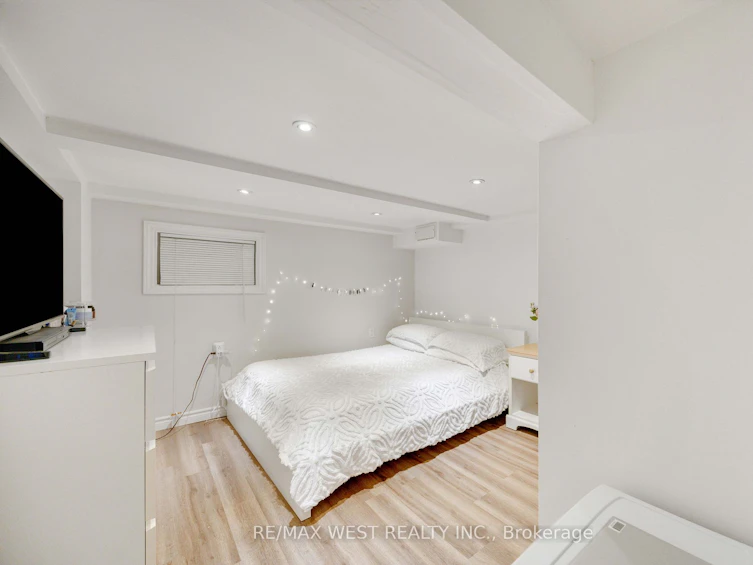 23 Mack Avenue, Toronto, ON, M1L 1M2 - 21