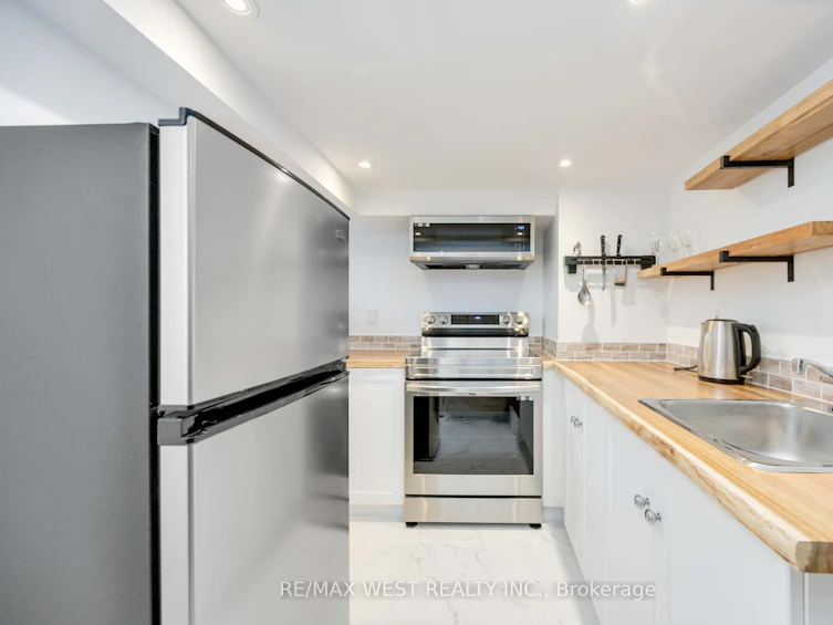 23 Mack Avenue, Toronto, ON, M1L 1M2 - 27