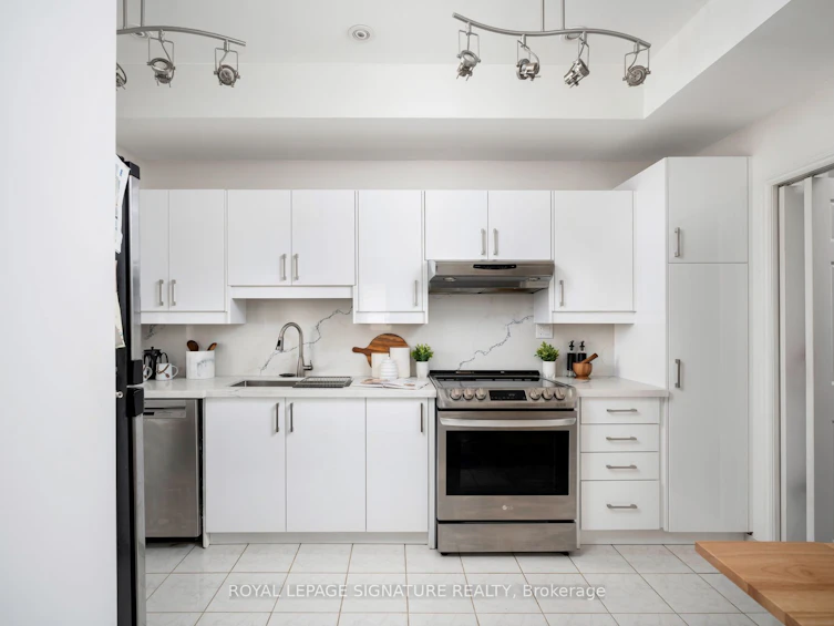 233 Torrens Avenue, Toronto, ON, M4J 2P6 - 9