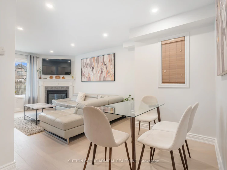 27 Bloomgate Crescent, Richmond Hill, ON, L4E 4E3 - 4
