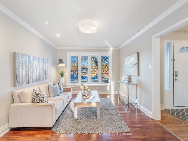 100 Lambeth Court, Newmarket, ON, L3Y 6S1 - 2