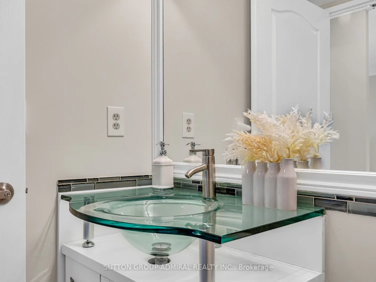 716-7 Townsgate Drive, Vaughan, ON, L4J 7Z9 - 33