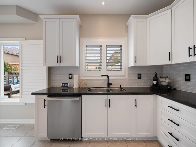 341 Lauderdale Drive, Vaughan, ON, L6A 0N7 - 7