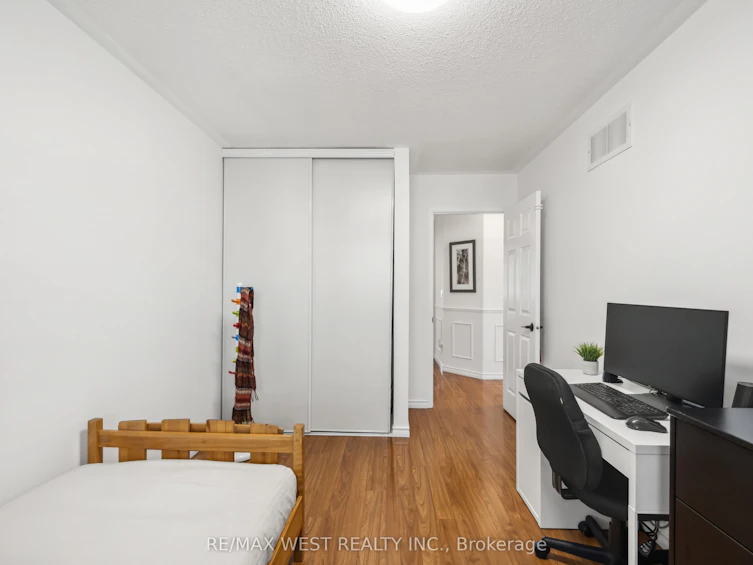 33 Piazza Crescent, Vaughan, ON, L4H 2C7 - 5