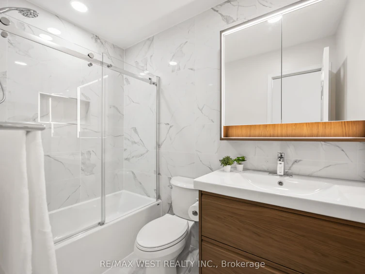 33 Piazza Crescent, Vaughan, ON, L4H 2C7 - 8