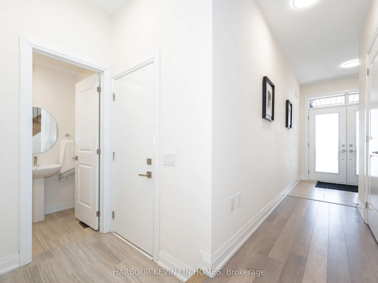64 Salterton Circle, Vaughan, ON, L6A 4Z2